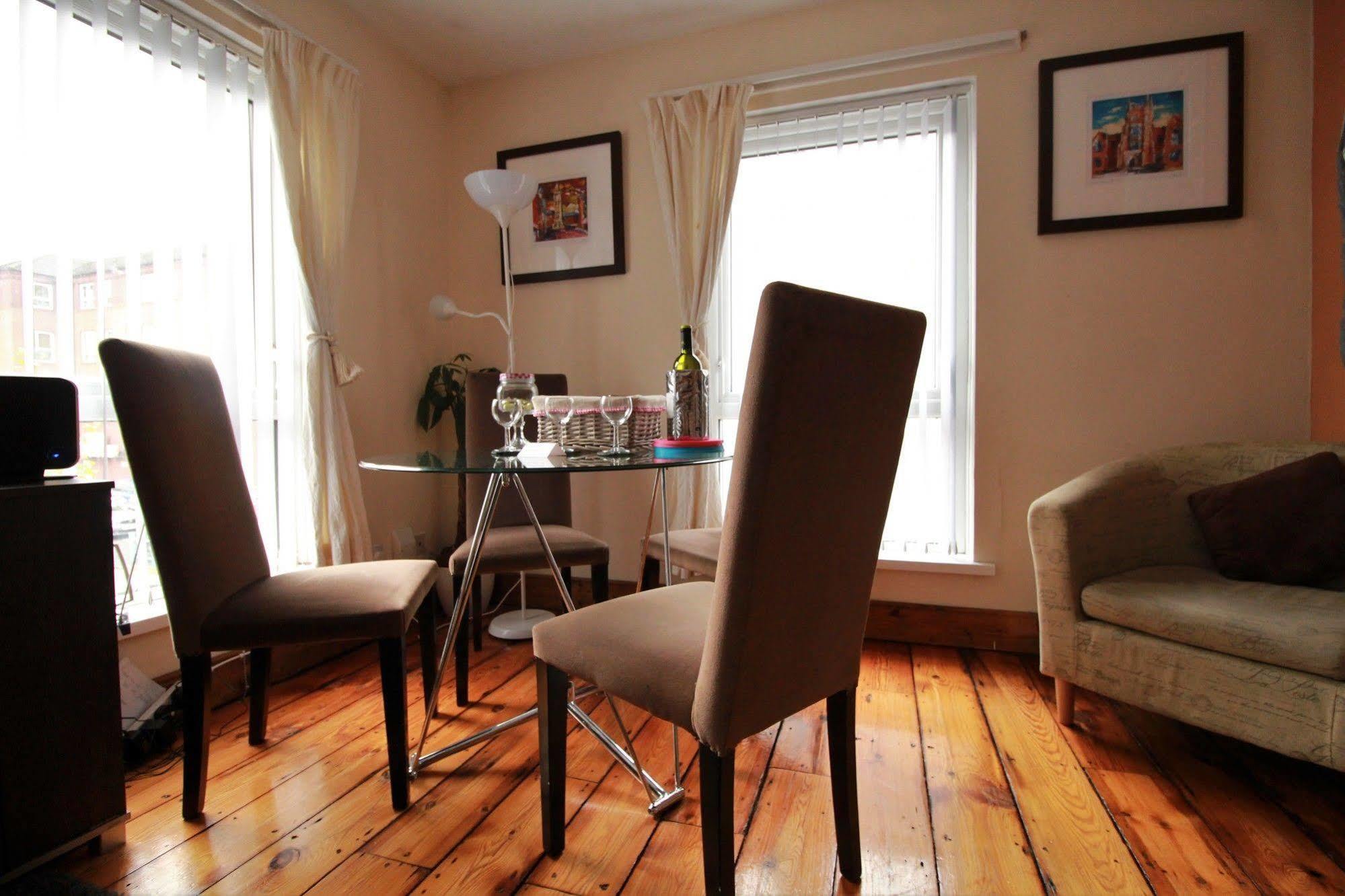 Perfect Central City Location - Parking - 3 Beds - 2 Bedrooms Belfast Exterior foto