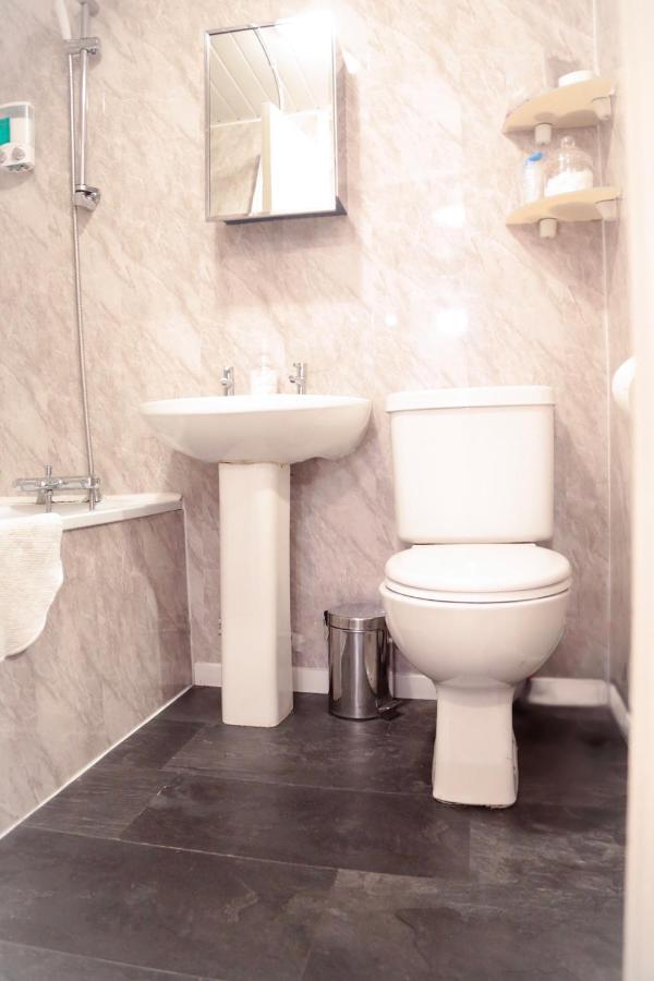 Perfect Central City Location - Parking - 3 Beds - 2 Bedrooms Belfast Exterior foto